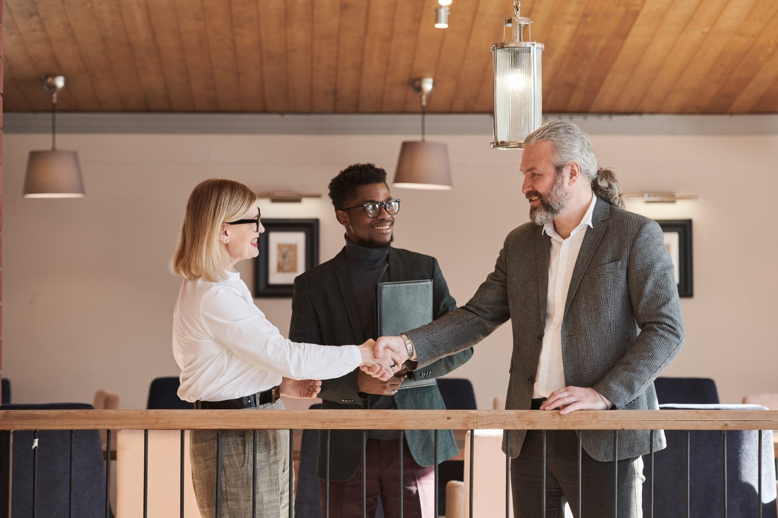 a real estate client shakes hands with a realtor